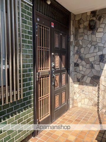 湘南モノレール 西鎌倉駅 徒歩8分 2階建 築54年の玄関写真