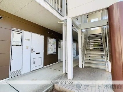 レオパレスサンホワイト枝松[1K/23.18m2]のエントランス4