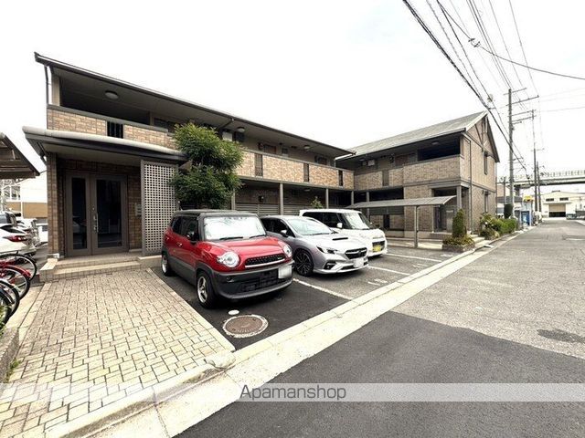 カーサ・エクレール B棟の玄関写真