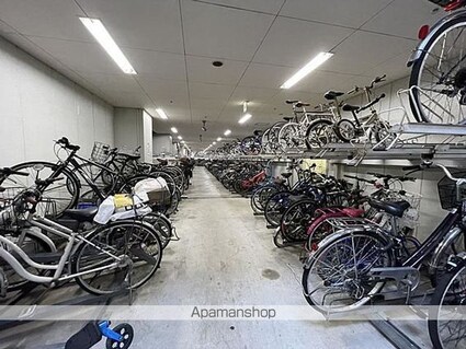 河田町ガーデン１[1LDK/56.14m2]の共用部1