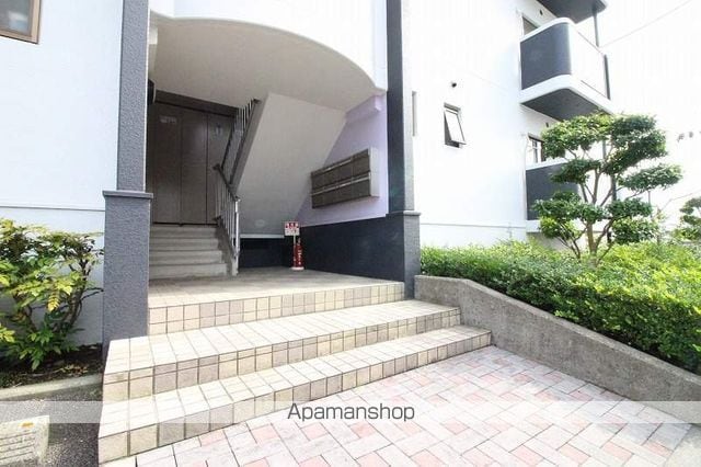 富士インタープレイスAの玄関写真