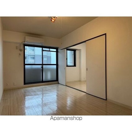 ＸーＯＶＥＲ２１覚王山[1LDK/33.39m2]のリビング・居間