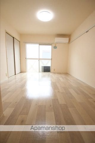 クリスタルガーデンの内装写真