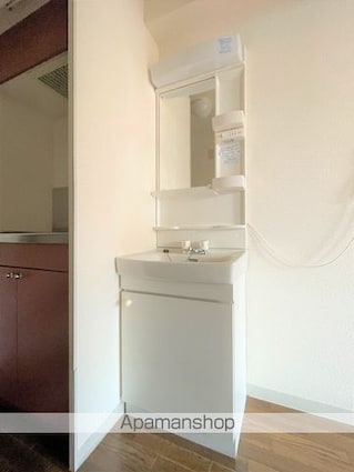 レオパレスエステート千舟[2K/32.4m2]の洗面所1