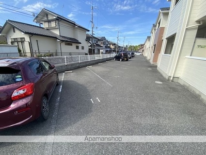 滋賀県近江八幡市古川町[1R/26.4m2]の駐車場1