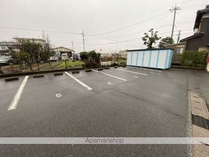 ファミーユα[2LDK/49.68m2]の駐車場2