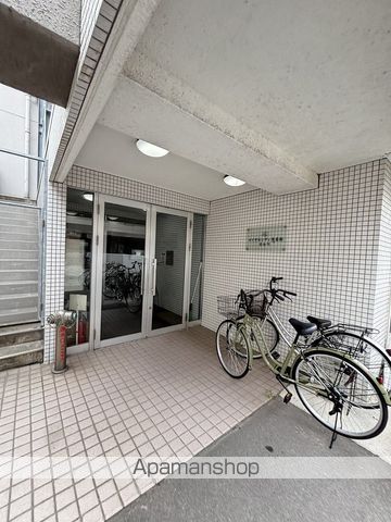 ロイヤルシティ参番館若松町の玄関写真
