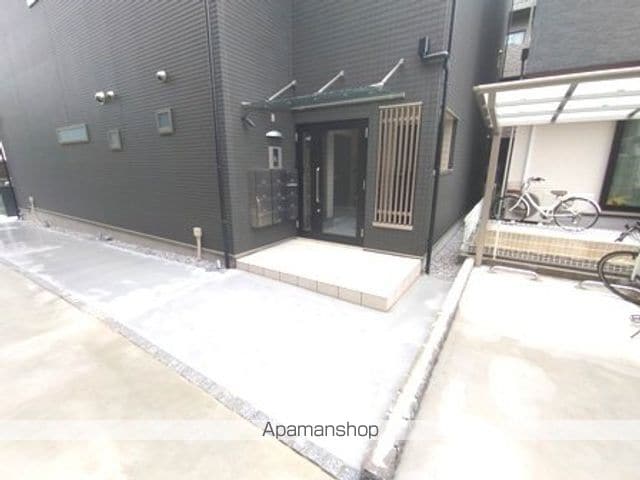 ティアラ北巽の玄関写真