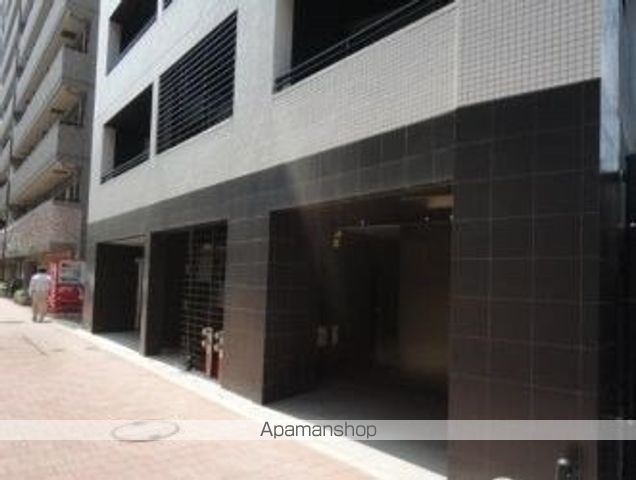 プラティーク新宿WESTの玄関写真