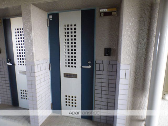 メゾンドール中寺の玄関写真