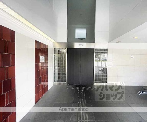 プレサンスNEO京都烏丸の玄関写真