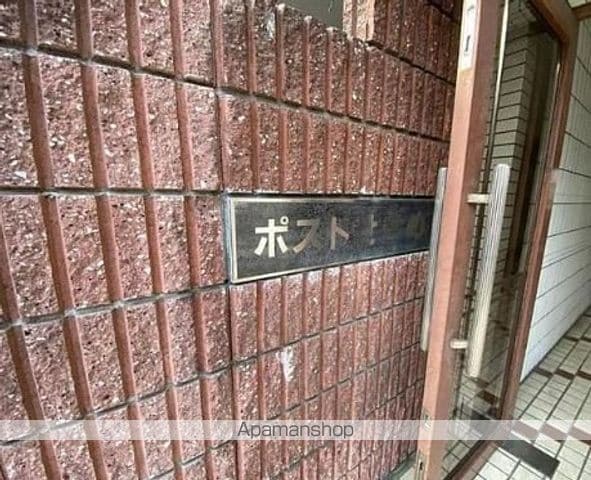 ポスト関目の玄関写真