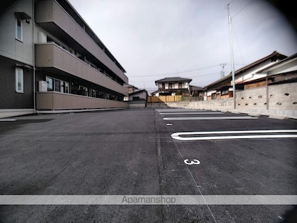 ライフコア吉田小町[1LDK/40.37m2]の駐車場