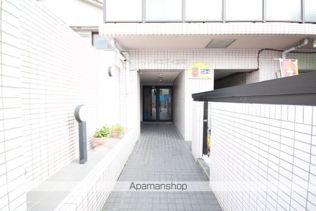 ハイソサエティ宝町の玄関写真