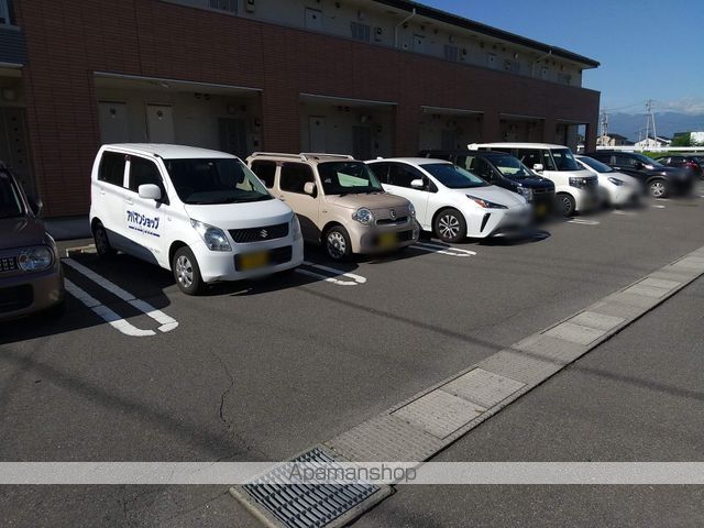 メゾンリバーサイドＢ[1LDK/41.9m2]の駐車場2