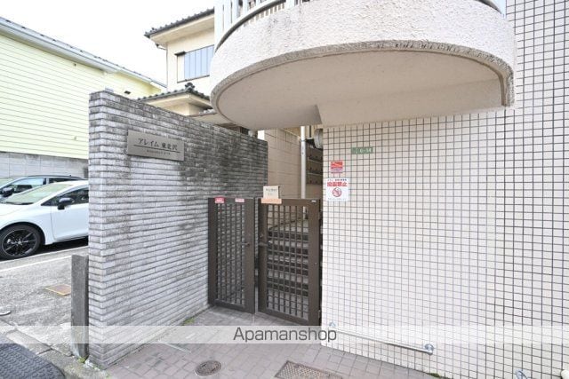 アレイム東北沢の玄関写真