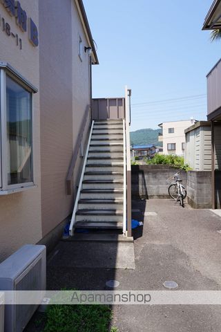 フォーブル湯村B棟の玄関写真