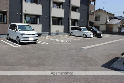 広島県福山市大門町１丁目[1LDK/52.99m2]の駐車場2