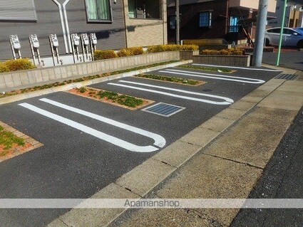 Ｅ　ＳＴＡＧＥ　Ⅲ[1LDK/54.19m2]の駐車場