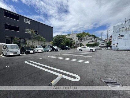 ロイヤルハイツシモダ壱番館[3LDK/63m2]の駐車場