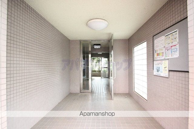 クレスト・モアの玄関写真