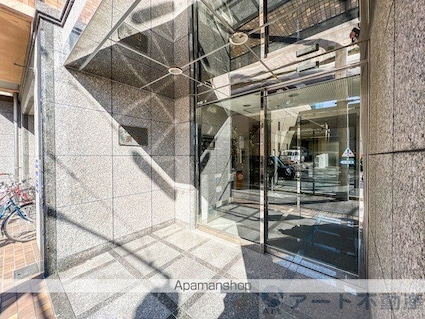 シャルマンコーポ湊町[1R/31.7m2]のエントランス1