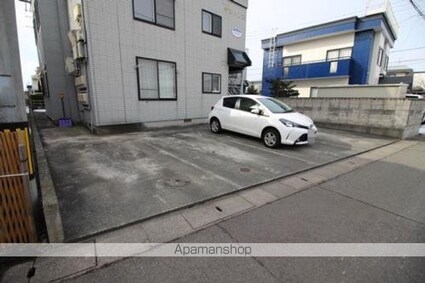 サンパレス[1LDK/37m2]の駐車場2