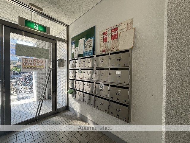 和興ビルの玄関写真