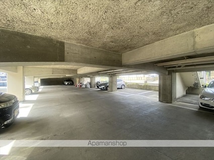 メゾン栗田[1R/24.08m2]の駐車場2