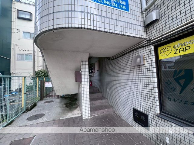 南林間IMビルの玄関写真