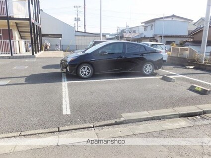 レオパレス絹[1K/23.18m2]の駐車場