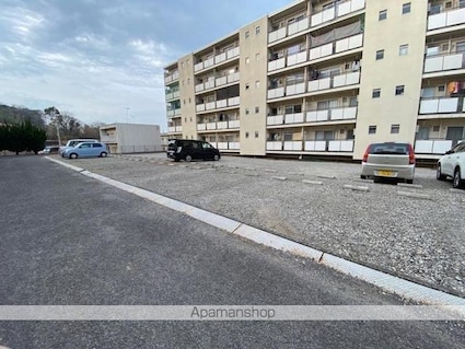 ビレッジハウス白鳥[2K/33.61m2]の駐車場