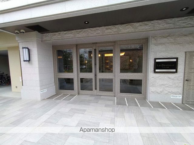 SK RESIDENCES 放出の玄関写真