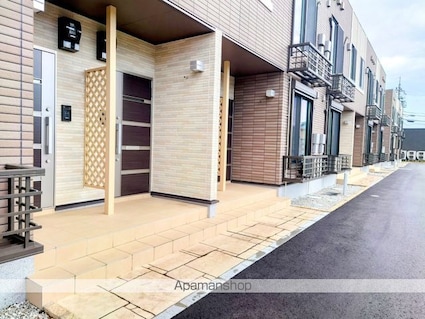 ルナクレシェンテ　Ⅱ[2LDK/62.09m2]のエントランス2