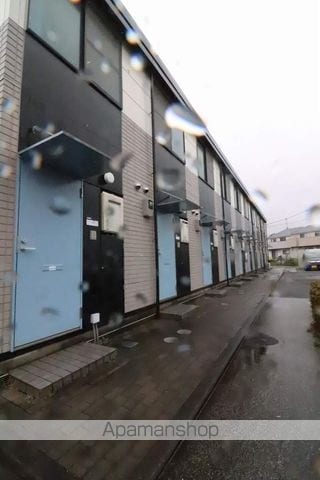レオパレス西久保の玄関写真