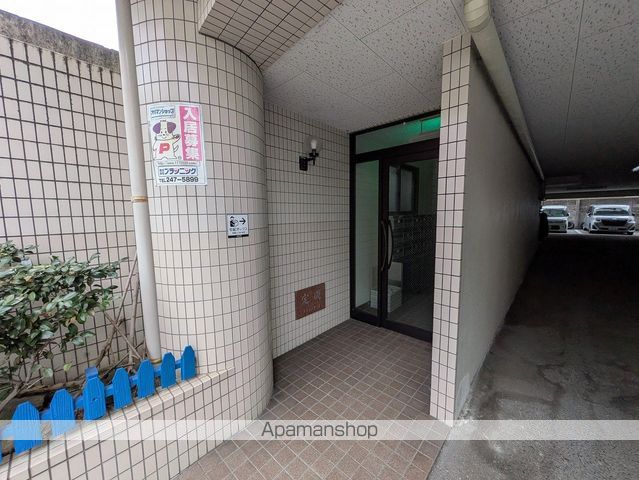 川本ビルの玄関写真