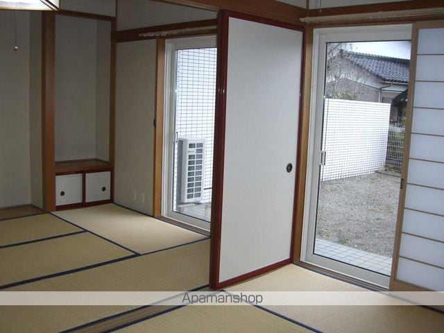 プレジデントステイツ上袋 A棟の内装写真