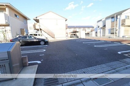 フォレスト　サイト[1R/26.93m2]の駐車場