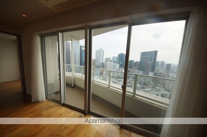 ファーストリアルタワー新宿[3LDK/86.75m2]のバルコニー