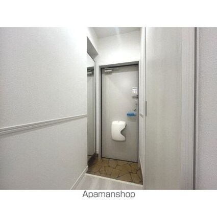 ＤＥ　ＤＯＭＯ　ＧＥＭＩＮＯＳ　２ｎｄ[1K/33m2]の玄関