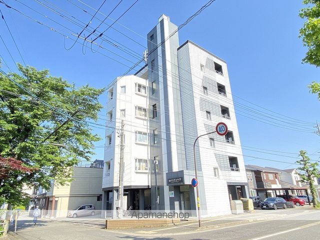 城東エンビイハイツの玄関写真