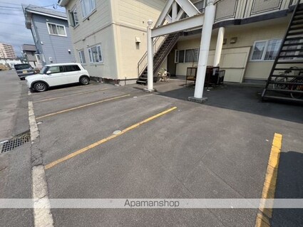 アーバンパレス雅[1DK/32.72m2]の駐車場1