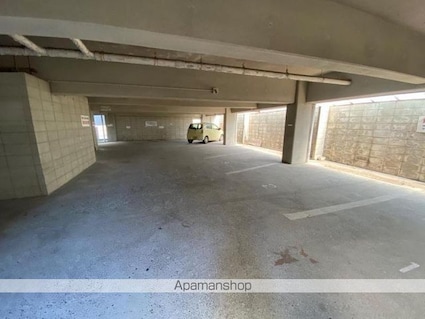 真鍋ハイツ北棟[1R/23.29m2]の駐車場