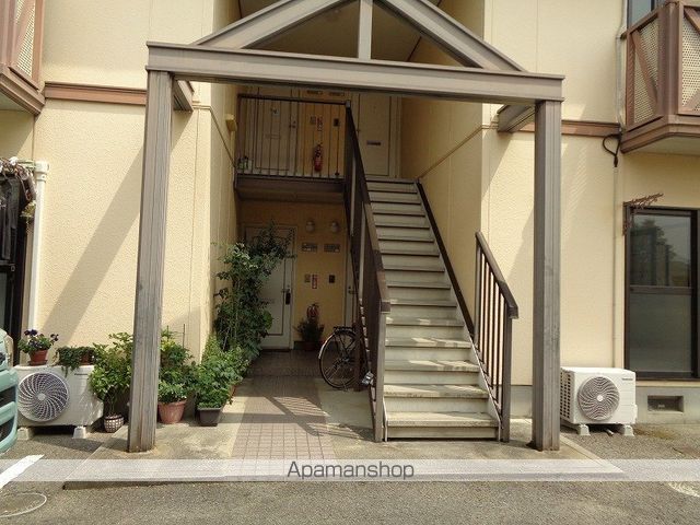 ファミール新宮A棟の玄関写真