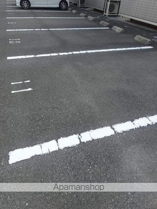 ルナ・クレシエンテ[1LDK/37.53m2]の駐車場2