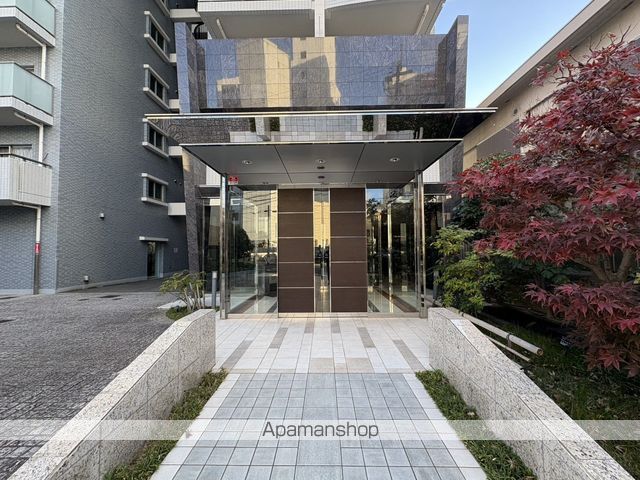 アクアスイート新大阪の玄関写真