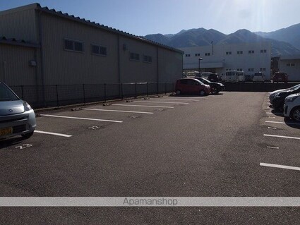 エフィーセントｉ[2LDK/56.76m2]の駐車場2