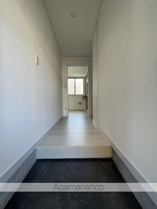青木ビル[1R/29.87m2]の玄関