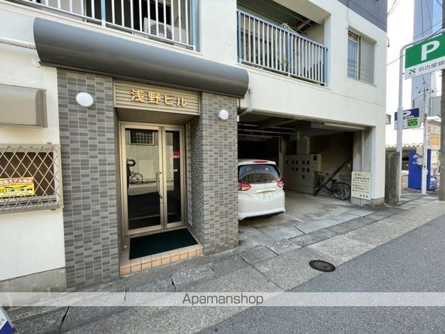 浅野ビルの玄関写真