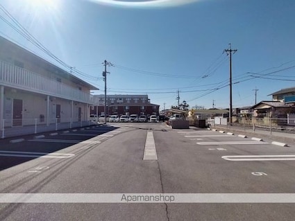 メゾン　ド　フルール[1LDK/45.16m2]の駐車場